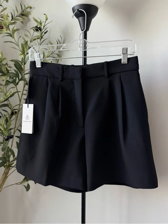 Aritzia Babaton Pleated Mid Thigh Short Size 6 - Picture 2 of 8